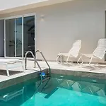 Ada Villa *