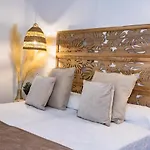 Ada Villa *