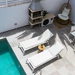 Ada Villa *