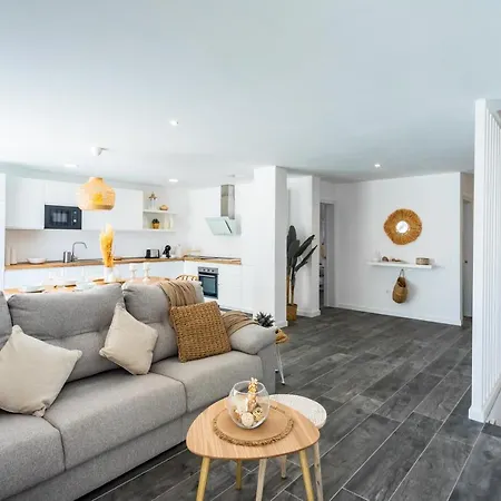 Ada * プエルト・デル・カルメン