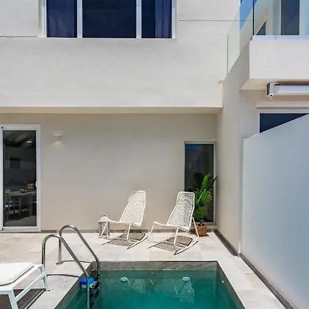 Ada فيلة بويرتو ذيل كارمين